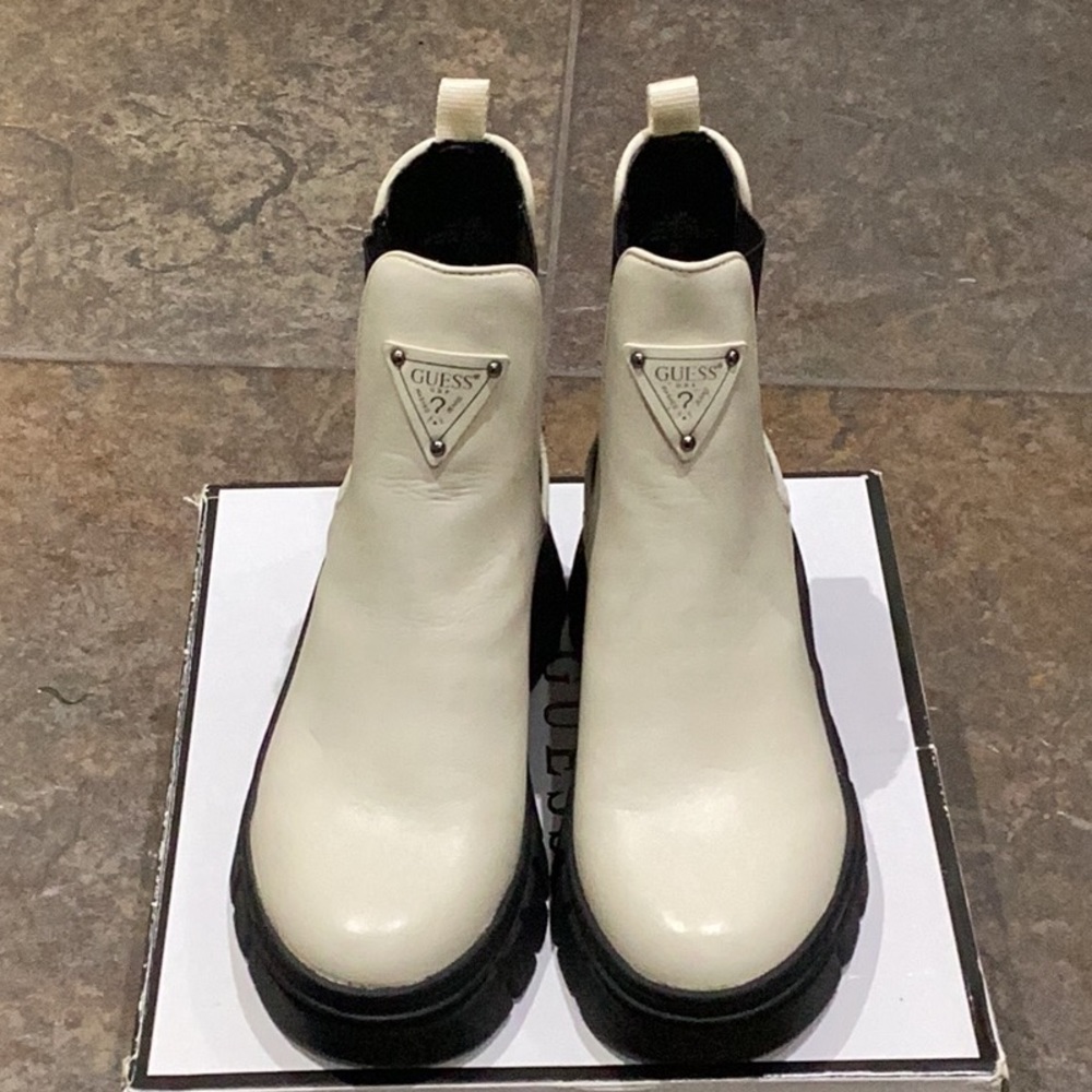 Guess Ivory Chelsey Boot